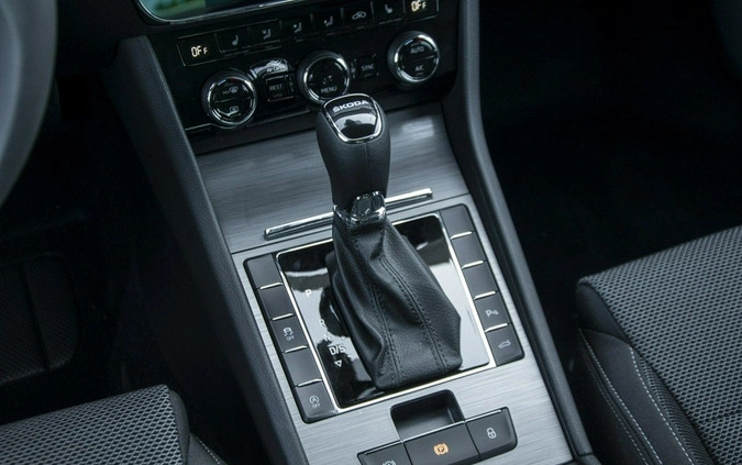 Skoda Superb cena 172000 przebieg: 5, rok produkcji 2024 z Brusy małe 407
